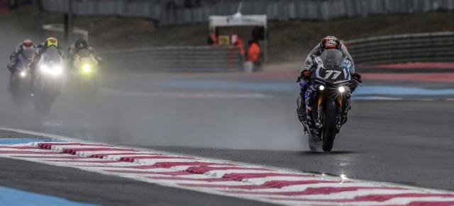 画像: ヴイチク・レーシング・チーム(ヤマハ)のジーノ・レイが首位に立ちます! なお彼は、現SBK(世界スーパーバイク選手権)王者のジョナサン・レイの弟です。 https://www.fimewc.com/news/
