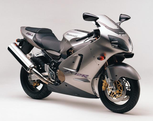 画像: 最速公道車の系譜を受け継ぐモデルとして登場したZX12R。モノコックフレーム、空力を追求したボディーワークが話題を集めました。 www.jsae.or.jp