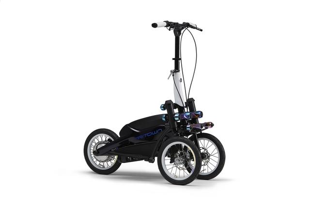 画像: TRITOWN トリタウン (参考出展車) LMW機構を備えたフロント2輪の小型電動立ち乗りモビリティ。ライダー自身のバランスコントロールによって、姿勢制御を行う構成。現在、国内のレジャー施設や公園等で有用性や集客性、商品性などを検証する実証実験を進めているとのこと。 global.yamaha-motor.com