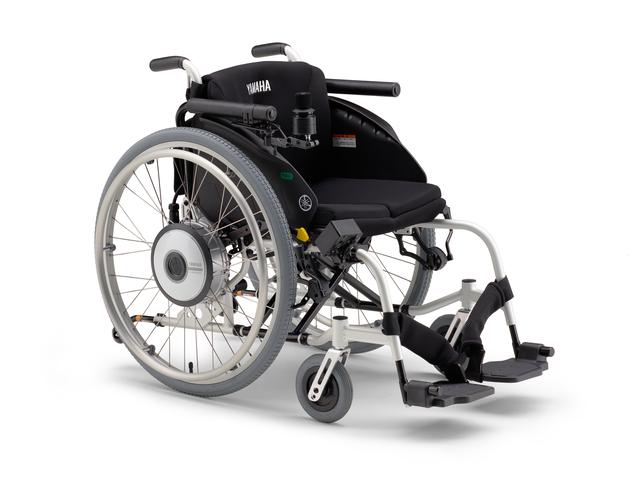 画像: JWX-1 PLUS+ ジェイダブリュ エックスワン プラス (特別出展物) 駆動輪の交換のみで、普段使い慣れた手動車いすを電動化するユニット。手動車いすの手軽さに電動化による快適性を加えることで、車いすユーザーの行動範囲を拡大! 速度制御や加速・減速度制御などに、ヤ独自の走行機能制御システム「JW Smart Core」を採用している。 global.yamaha-motor.com