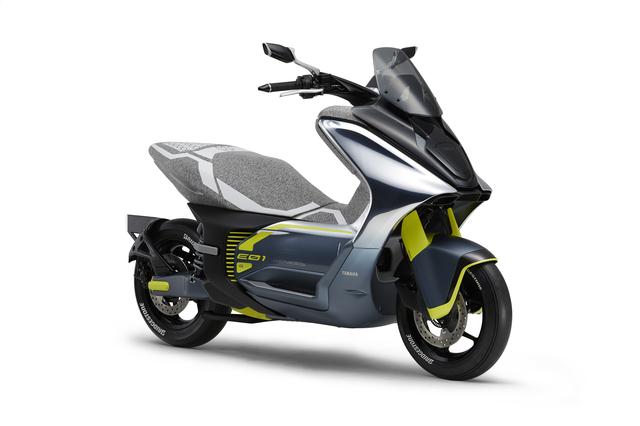 画像: E01 イー ゼロワン (参考出展車) 都市間を快適に移動できる余裕を持った、急速充電にも対応した都市型コミューター(エンジン出力125cc相当)。スクーター技術とEV技術を融合し、日常ユースでの実用性と従来のスクーターを上回る走りの上質感を両立。優れたコンフォート性能と、新時代のスポーティーさを特徴的に表現したデザインを採用する。 global.yamaha-motor.com