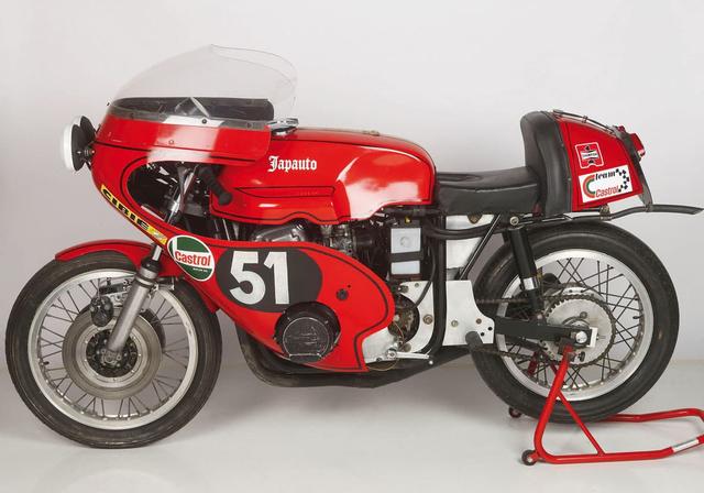 画像: 1972年のボルドールを制した、ロジャー・ルイス/ジェラルド・デブロック組のジャポートホンダ。当時ホンダの耐久レース活動を担ったフランスのジャポートは、1965年と1970年のバルセロナ24時間を制したドレスダに、ホンダCB750FOURエンジンに組み合わせる耐久レーサー用フレームと排気系の製作を依頼しました。 moto-station.com