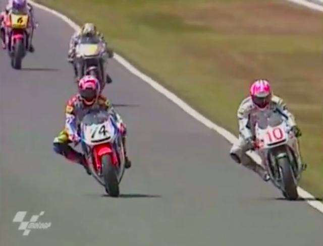 画像: 1996、1997、1998年・・・鈴鹿での日本GP250ccクラスで、加藤大治郎(ホンダ)はレギュラーライダーたちを脅かす大活躍をしました。早くこの才能あふれるライダーを、世界GPフル参戦させてほしい・・・当時そう願った日本のファンも多かったのでは? www.youtube.com