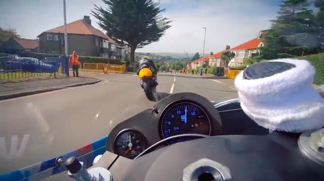 画像: スタートからフィニッシュラインまで、D.ウェブがスズキRG500で全力で走る動画を見ることができます! www.youtube.com