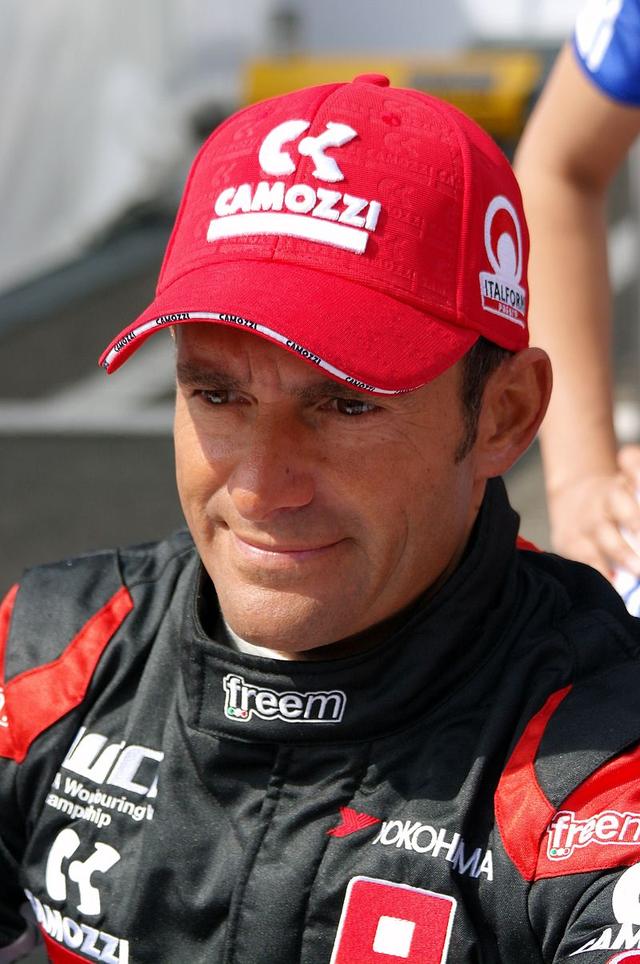 画像: ジャンニ・モルビデリは、スクーデリア・イタリア、ミナルディ、フットワーク、ザウバーなどのドライバーとして、F1を戦いました。 en.wikipedia.org