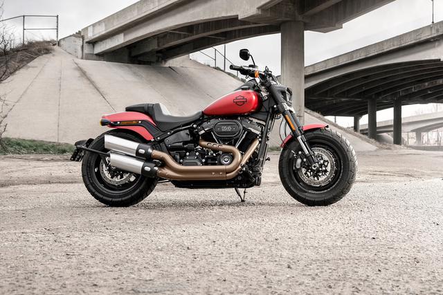 画像: 2019 FAT BOB® ファットボブは、見る者に鮮烈な印象を与える、アグレッシブで大胆不敵なデザインがその最大の魅力です。