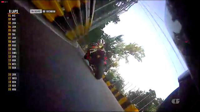 画像: M.ラッター(ホンダ)を追う、P.ヒックマンのオンボードカメラ映像です。 www.youtube.com