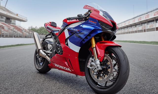 画像: 新型のホンダCBR1000RR-R(SP)は、今シーズンのSBKの台風の目になれるでしょうか? 注目です! www.honda.co.jp