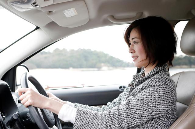 画像: 運転席に座ると自然に背筋が伸びる。「運転するときは顔つきが違う」と子どもたちにも言われるそうだ