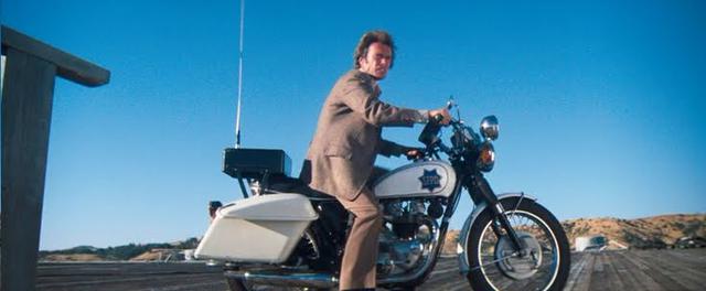 画像: じゃーん! モトグッチではなく、トライアンフT100にポリスバイクが変身しているのです。 2.bp.blogspot.com