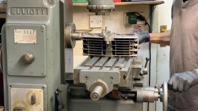 画像: 溶接で接合する面を、フライス盤で仕上げます・・・。 www.youtube.com