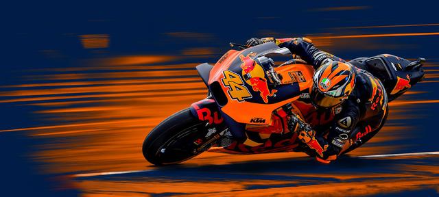 画像: 2013年にカレックスを駆りMoto2王者となったP.エスパルガロは、ヤマハTECH3のライダーとして2014〜2016年のMotoGPクラスに参戦。2017年からはKTMに移籍し、2018年最終戦バレンシアGPにて、KTM初のMotoGPクラスの表彰台獲得(3位)を成し遂げています。 www.ktm.com