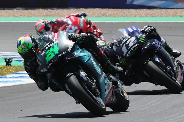 画像: 昨年度のスペインGP。21番はフランコ・モルビデリ(ヤマハ)、12番はマーベリック・ビニャーレス(ヤマハ)。 race.yamaha-motor.co.jp