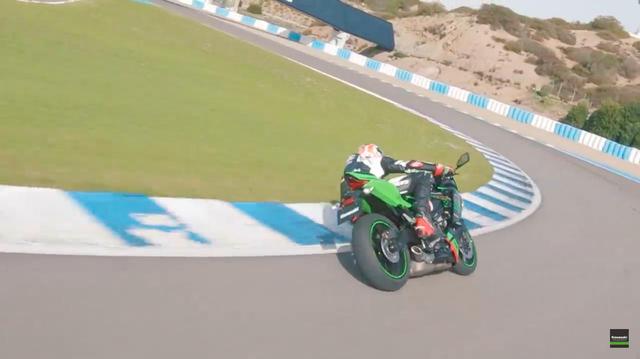 Kawasaki] ジョナサン・レイとアレックス・ロウズが、カワサキZX-25Rの