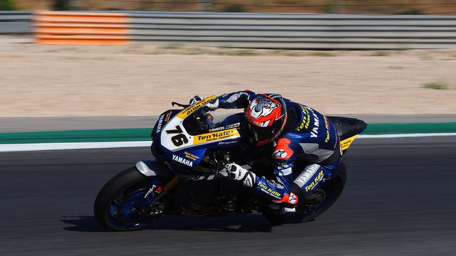 画像: 3位表彰台をスーパーボールレースで獲得したL.バズ。長らくホンダ系チームとしてSBKで活躍したテン・ケイトは、ヤマハYZF-R1にマシンをスイッチ。バズにとっては初のSBK表彰台。そしてテン・ケイトにとっては、最後の表彰台獲得から4年ぶりの栄誉になりました! www.worldsbk.com