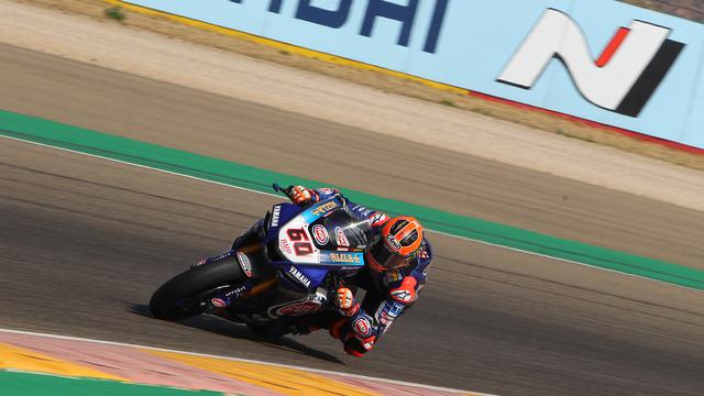 画像: アラゴン・サーキットで自身初となる表彰台(3位)をスーパーポールレースで獲得したM.ファン・デル・マーク(ヤマハ)。 www.worldsbk.com