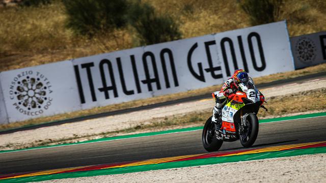 画像: レース1優勝、スーパーポールレース3位、そしてレース2は2位と・・・テルエルラウンドのすべての表彰台に登壇したM.リナルディ(ドゥカティ )。 www.worldsbk.com