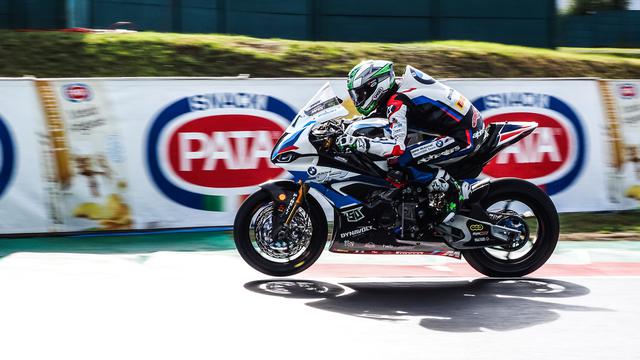 画像: 25分のセッション中、最速タイム=1分48秒644を記録したE.ラバティ(BMW)。 www.worldsbk.com
