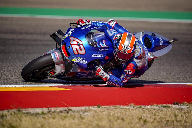 画像: 予選10番手、4列目からのスタートとなったA.リンス(スズキ)は、A.マルケス(ホンダ)の追撃を振り切り、見事スズキ勢の今シーズン初優勝を達成しました! www1.suzuki.co.jp