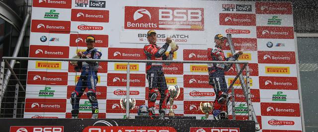 画像: BSB第17戦の表彰台。中央の勝者J.ブルックス(ドゥカティ)はこの時点で獲得ポイント263点、左の2位J.オハローラン(ヤマハ)は251点、そして3位C.イドン(ドゥカティ)は245点でした・・・。 www.britishsuperbike.com