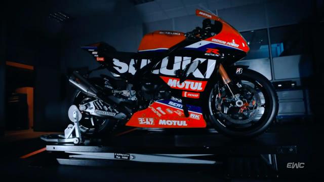 画像: ヨシムラ SERT モチュールのスズキGSX-R1000。ヨシムラカラーの赤/黒にスズキカラーの青/白がミックスされたカラーリングが採用されています。なお2019-2020年シーズン、SERTはダンロップタイヤを使用していましたが、来シーズンはブリヂストンユーザーになります。 youtu.be