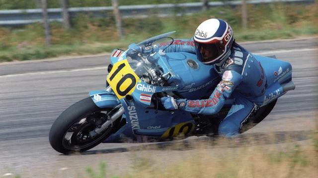 画像: GPデビュー2年目の1977年、ハーレーダビッドソンRR250で250ccクラス2勝を記録したF.ウンチーニは、1979年からスズキ市販RGユーザーのひとりとして500ccクラスにステップアップ。1982年ガリーナ-スズキに所属したウンチーニは5勝をあげ、1980年代最後のスズキ車に乗ったGP王者となりました。 www.pinterest.jp