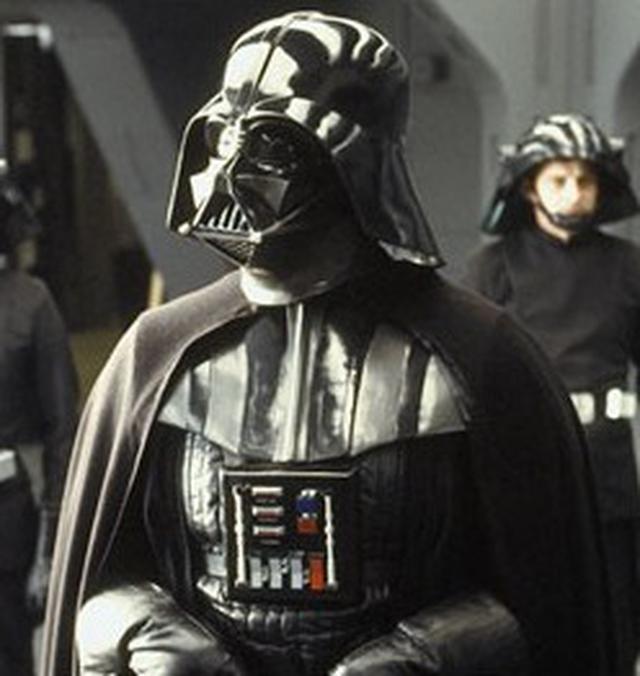 画像: ちなみにこちらが、「スターウォーズ」シリーズのメインキャラクターのひとり、ダース・ベイダーです。 en.wikipedia.org