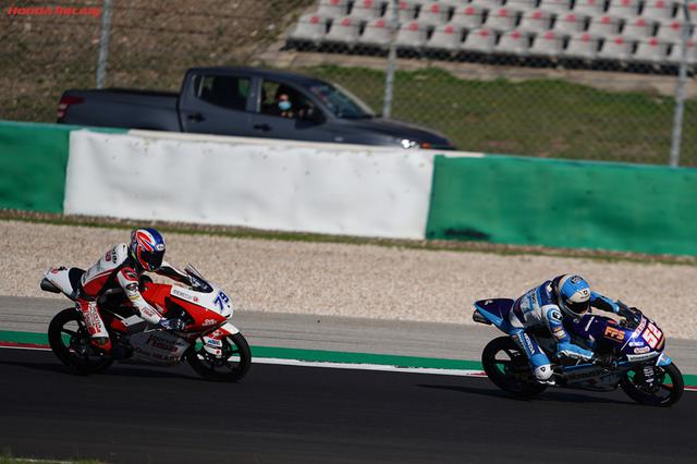 画像: ホンダの小椋藍(79番)は8位で惜しくもタイトル獲得ならず・・・。来シーズンはMoto2クラスに舞台を移し、新たな戦いに挑みます! www.honda.co.jp