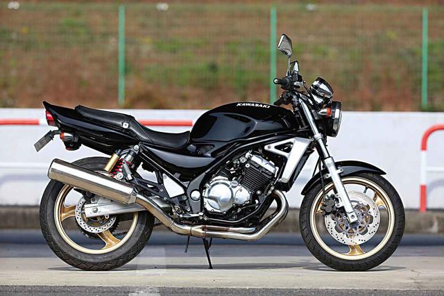 画像: 1997年にデビューし、2007年までラインアップに留まったカワサキ バリオスⅡ。 www.autoby.jp