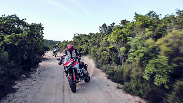 画像: ムルティストラーダV4シリーズは、スタンダードのV4、V4S、そしてV4 Sportの3バージョンがラインアップされています。 www.ducati.com
