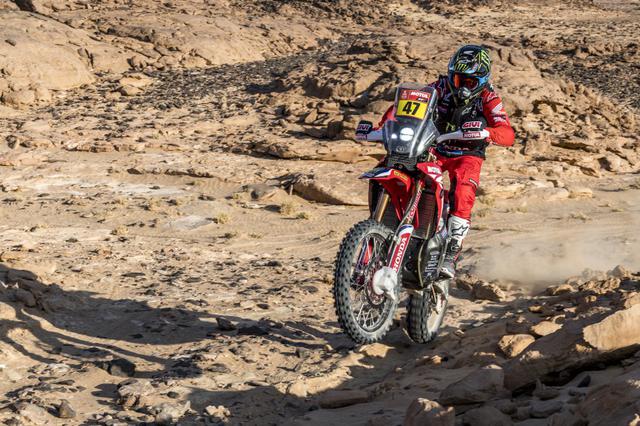 画像: ステージ3優勝のT.プライス(KTM)に続き、2位に入ったケビン・ベナバイズ(ホンダ)。総合2位の座についています。 honda.racing