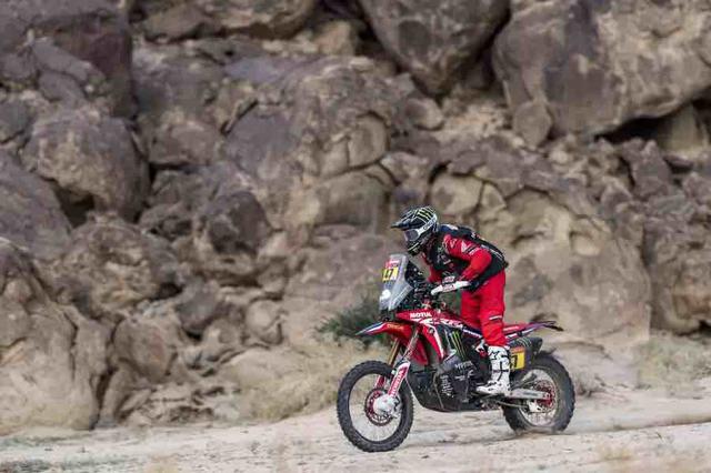 画像: ステージ11を終え、総合首位のK.ベナバイズ(ホンダ)。もし最終ステージ12でその座を守り抜けば、彼にとって初のダカールラリー総合優勝になります。 honda.racing
