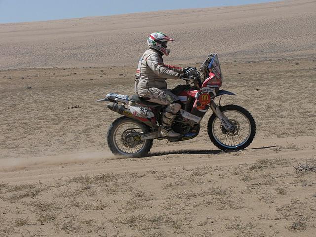 画像: 2011年、南米で開催されていたダカールラリーでヤマハWR450Fを駆るF.ピコ。 it.wikipedia.org