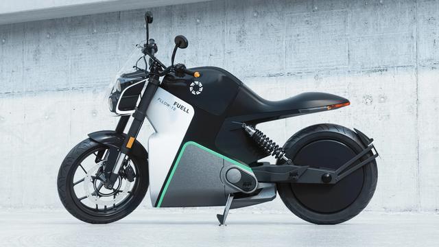 画像: フューエルの電動バイク「FLLOW」(フロウ)。30分未満の高速充電で、最大150マイル≒241kmの航続距離を可能としています。駆動方式はリア側ホイール・イン・モーターを採用。モータースポーツ的観点では、重量のかさむホイール・イン・モーターはNGなレイアウトですが、公道用としては最も合理的とE.ビューエルは主張します。事実ホイール・イン・モーターのレイアウトにより、フロウは50リットル!という大きな収納スペースを確保しています。なお価格は、10,995ドル≒1,160,210円に設定されています。 www.fuell.us