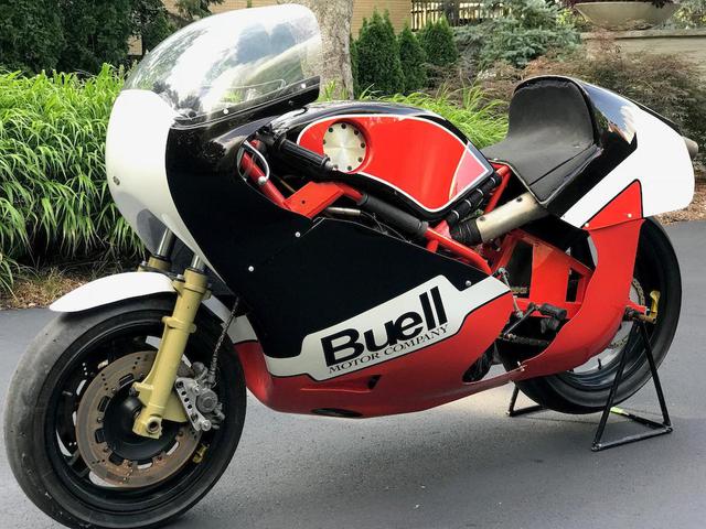 画像: バートン・フェニックスをベースに、作り上げられたビューエルRW750。 www.bonhams.com