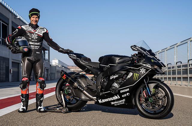 画像: 2021年型カワサキZX-10RRのウインターテスト車とJ.レイ。今年もSBKで連覇記録を更新するか、注目ですね! www.kawasaki-cp.khi.co.jp