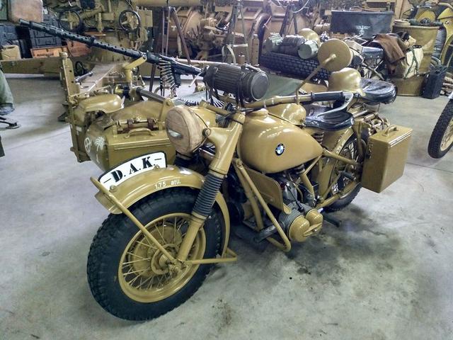 画像: BMW R75は1941年から1944年の間、約18,000台が製造されました。 www.flickr.com