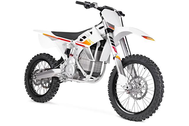 画像: 2018年、アルタ・モータースはレッドシフトMXR(写真)を新たに投入。ラインアップを4機種に拡大し、年内にはさらに1機種を追加することをアナウンスしていましたが・・・。 electrek.co