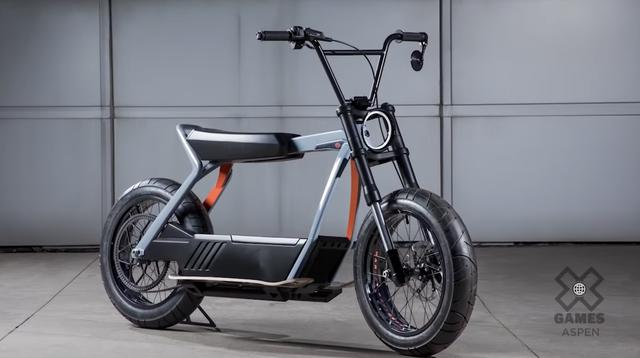 画像: こちらは2019年に公開された、電動スクーターのプロトタイプ。 youtu.be