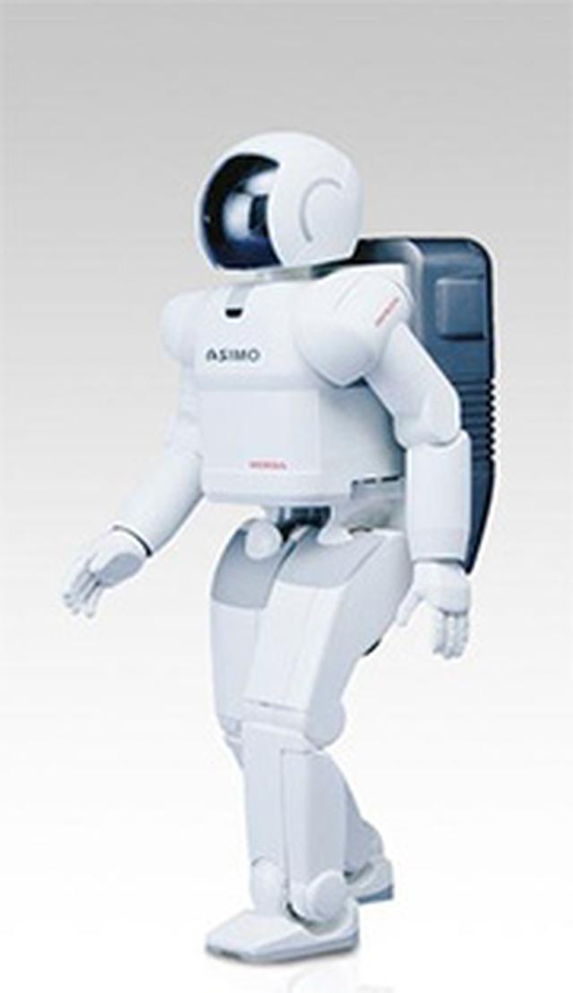 画像: 2000年型のASIMO(アシモ)。長時間駆動が可能な燃料電池は、リチウムイオン電池よりもロボット用の電源として将来性があると考えられています。 www.honda.co.jp