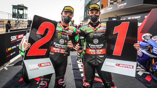 画像: 土曜日のレース1に続いて、スーパーポールレースで1-2を決めたJ.レイ(右)とA.ロウズ。 www.worldsbk.com