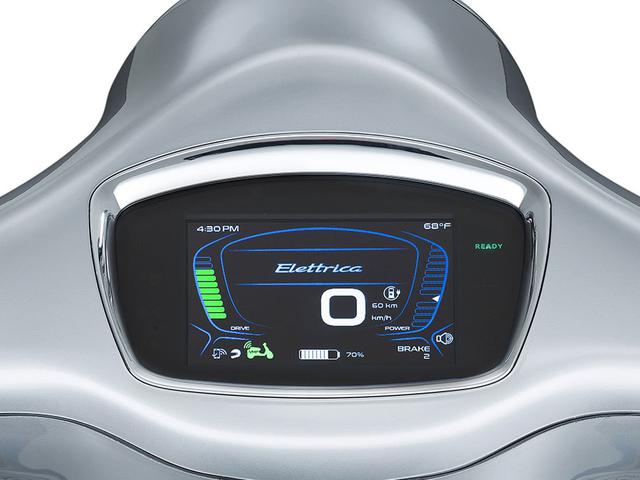 画像: TFT液晶メーターを採用。Bluetoothでスマホを接続することが可能で、ハンドルバーから手を離すことなくスマホの機能を使うことができます。 www.vespa.com