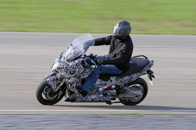 画像: 2011年に公開されたBMWのE-スクーターコンセプト。 www.press.bmwgroup.com