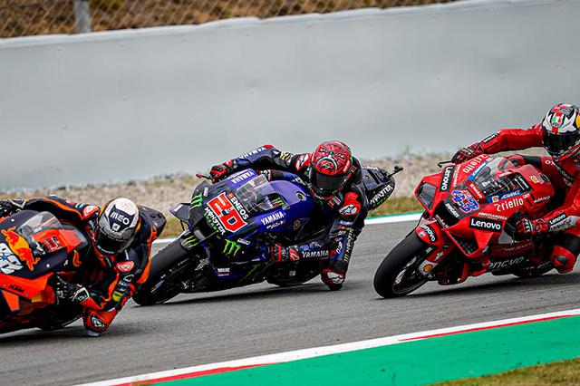 画像: 左からM.オリベイラ(KTM)、F.クアルタラロ(ヤマハ)、J.ミラー(ドゥカティ)らワークスライダーたち。 race.yamaha-motor.co.jp