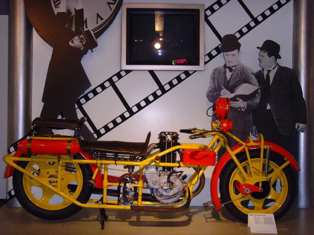 画像: ドイツのNSUネッカースウルム博物館所蔵のボーマーランド。こちらは3人乗りのトゥーレンです。そのほか2人乗りのスポーツも用意されていました。 commons.wikimedia.org