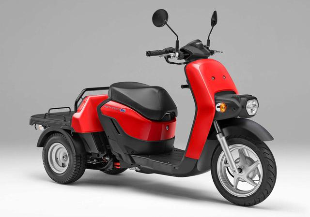 画像: 今年度から対象車両に加わったホンダ「ジャイロ e:」。予備バッテリー2個セットの場合、98万円の車両本体価格に対し、国の補助金6万円と都の補助金48万円を受けることができます。 www.honda.co.jp