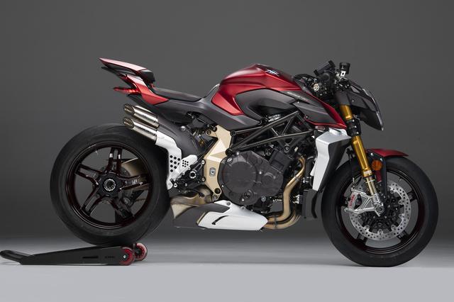 画像: 2018年のEICMA「最も美しいモーターサイクル」を受賞したMVアグスタ・ブルターレ・セリエ・オロ。A.モートンがデザインした作品は、2012年(リヴァーレ)、2010年(F3 800)も同賞を受賞しています。 www.mv-agusta.jp