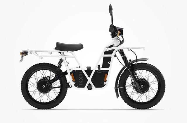 画像: ミラーやウインカーなど、公道を走るために必要なパーツを備えるUBCO 2x2 アドベンチャー。純正アプリを使った、コネクテッド技術を採用しています。 www.ubcobikes.com