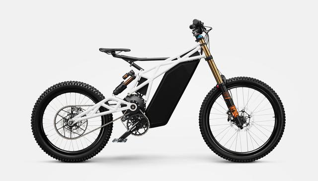 画像: FRX1プロトタイプ。自転車型のサドル、ペダル、クランクを採用していましたが、最終的に市販バージョンはモーターサイクル寄りの構成になっています。 www.ubcobikes.com