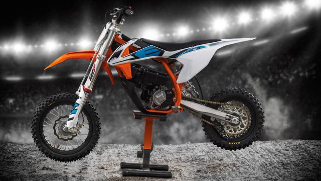 画像: KTMのキッズ用電動モトクロッサー、SX-E 5。2021年モデルの日本での小売価格は674,000円(税込)でした。 www.ktm.com